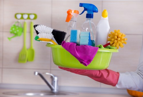 Professional end of tenancy cleaning service in a SW16 property